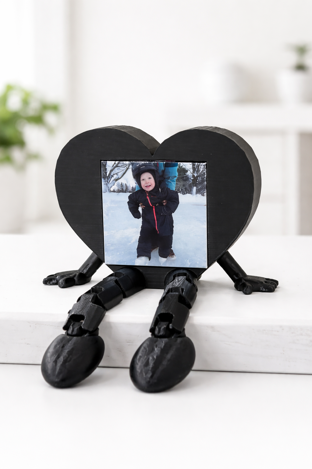 Heart Shelf Sitter with 1 Custom 2.5in Square Magnet